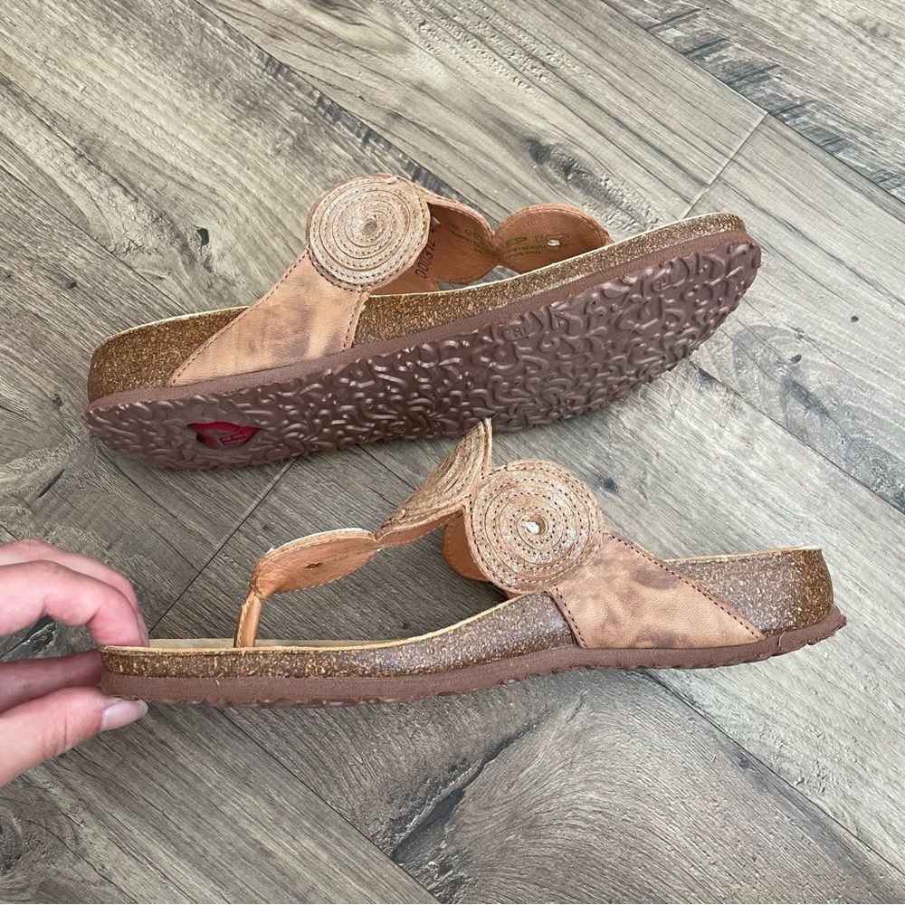 3M Thinsulate Neutral Tan Circular-Accent Women's Sandals - Picture 8 of 9